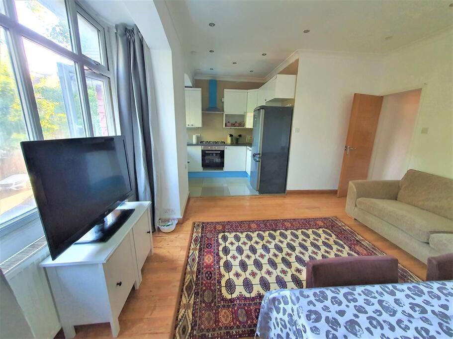 2 Bedroom Flat - Travel Direct To Heathrow/Central 런던 외부 사진